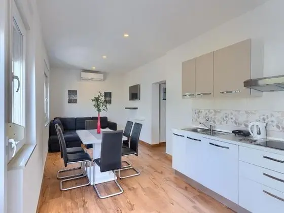 Ev (Two Bedroom Holiday Home with Terrace)