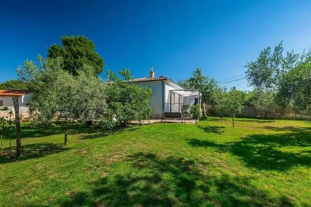 Ev (Two Bedroom Holiday Home with Terrace)