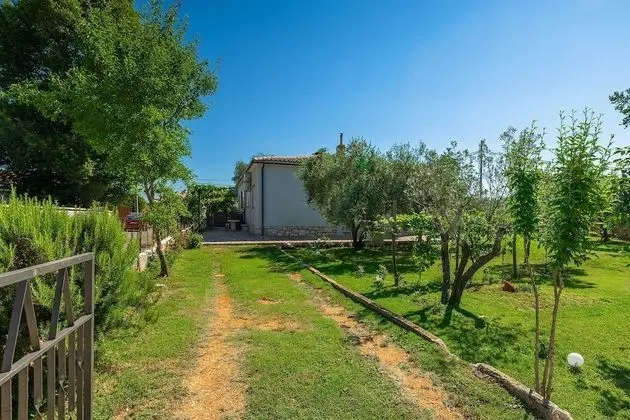 Ev (Two Bedroom Holiday Home with Terrace)