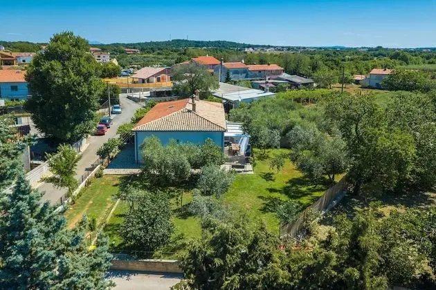 Ev (Two Bedroom Holiday Home with Terrace)