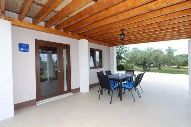 Ev, 2 Yatak Odası, Balkon, Bahçe Manzaralı