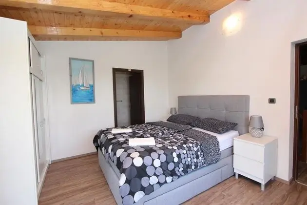 Ev, 2 Yatak Odası, Balkon, Bahçe Manzaralı