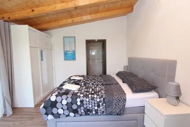 Ev, 2 Yatak Odası, Balkon, Bahçe Manzaralı