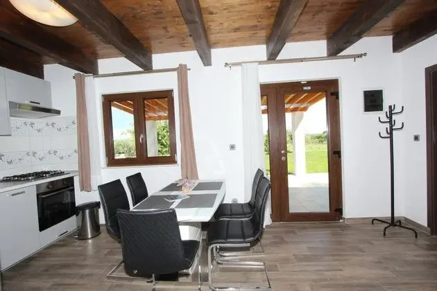 Ev, 2 Yatak Odası, Balkon, Bahçe Manzaralı