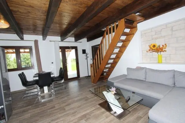 Ev, 2 Yatak Odası, Balkon, Bahçe Manzaralı