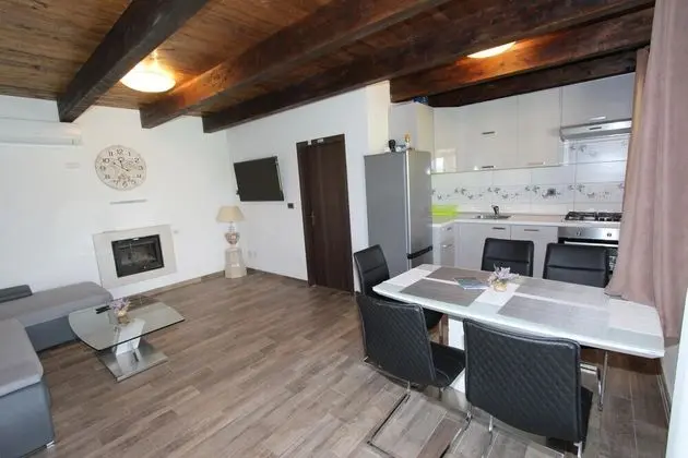 Ev, 2 Yatak Odası, Balkon, Bahçe Manzaralı