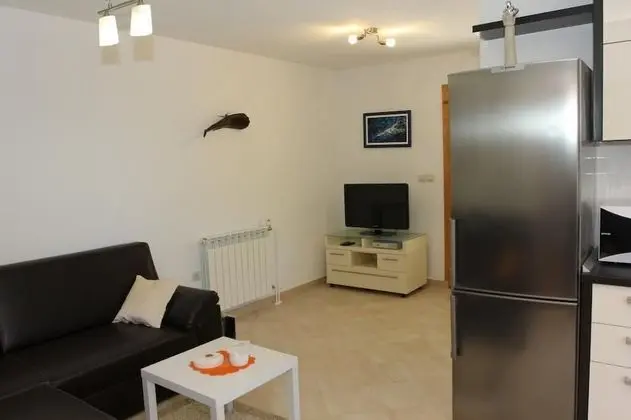 Ev (Three Bedroom Holiday Home with Pool)