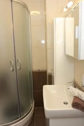 Ev (Three Bedroom Holiday Home with Pool)