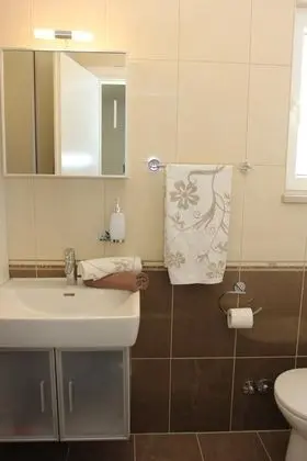 Ev (Three Bedroom Holiday Home with Pool)