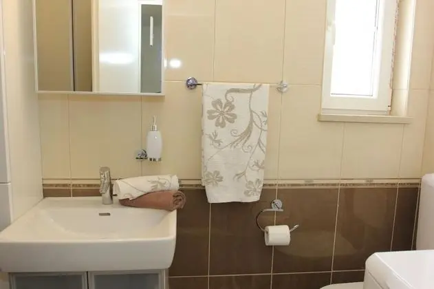 Ev (Three Bedroom Holiday Home with Pool)