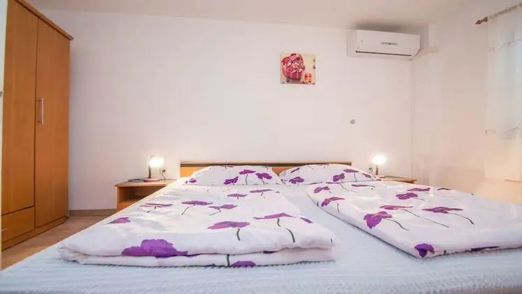 Traditional Ev, Plaj Kenarı