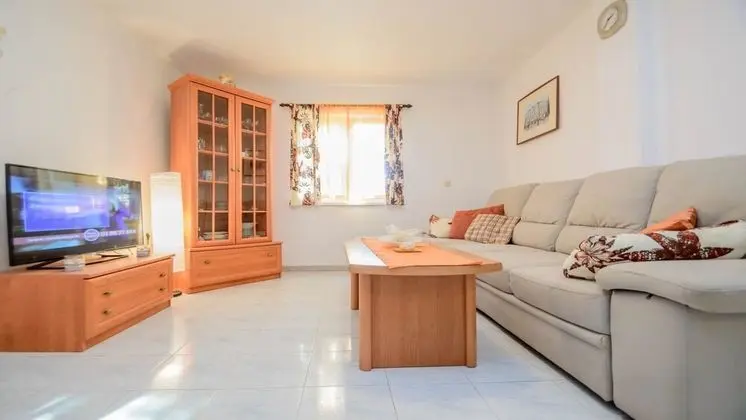 Traditional Ev, Plaj Kenarı