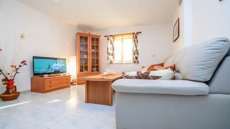 Traditional Ev, Plaj Kenarı