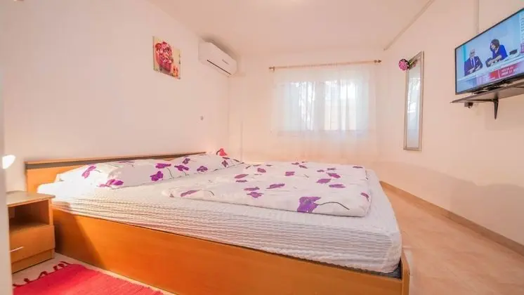 Traditional Ev, Plaj Kenarı