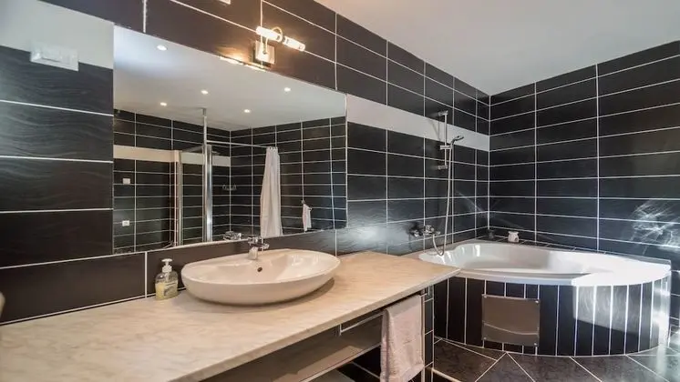 Traditional Ev, Plaj Kenarı