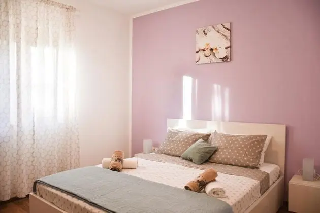 Ev, 2 Yatak Odası, Teras, Bahçe Manzaralı