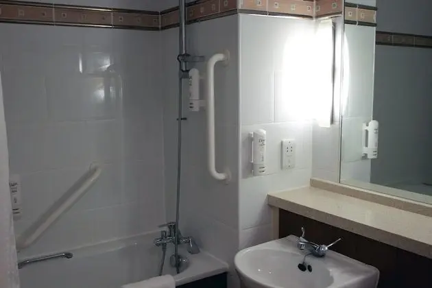 Standard Oda, 1 Çift Kişilik Yatak, Engellilere Uygun