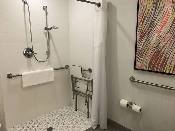 Standard Oda, 1 En Büyük (King) Boy Yatak, Engellilere Uygun (Mobility Tub)