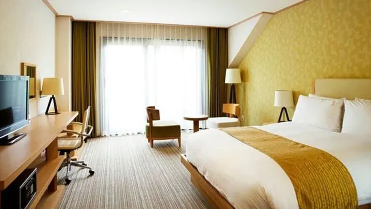 Standard Room, 1 Queen Bed, Balcony - Breakfast inclusive option is for 2 guests