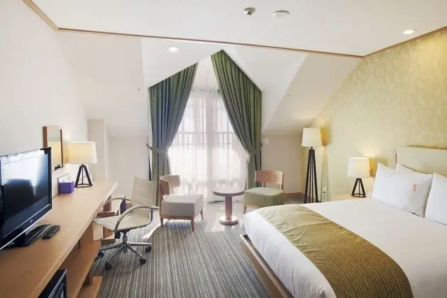 Standard Room, 1 Queen Bed (Slope View) - Breakfast inclusive option is for 2 guests