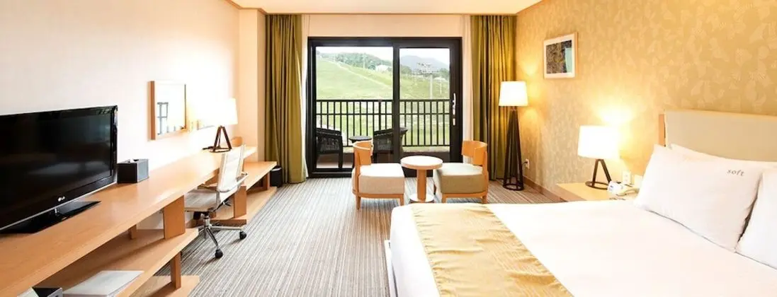 Standard Room, 1 Queen Bed (Slope View) - Breakfast inclusive option is for 2 guests