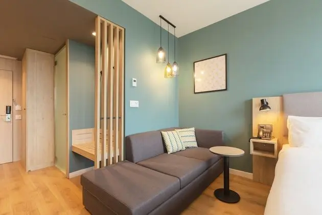 Standard Oda, 1 Büyük (Queen) Boy Yatak ve Çekyat