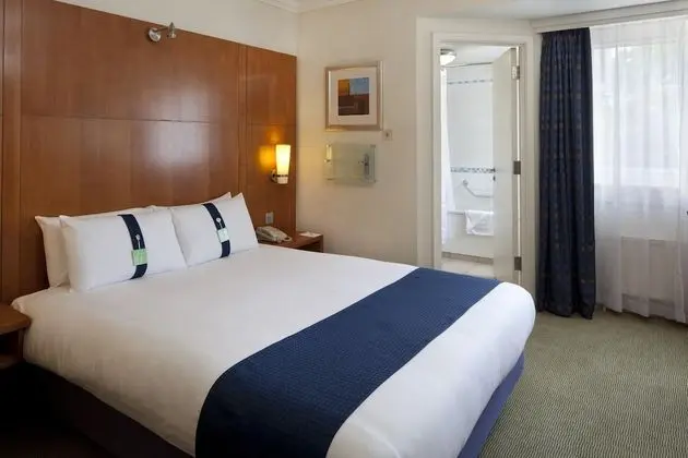 Family Oda (1 Queen Bed & 2 Twin Beds)