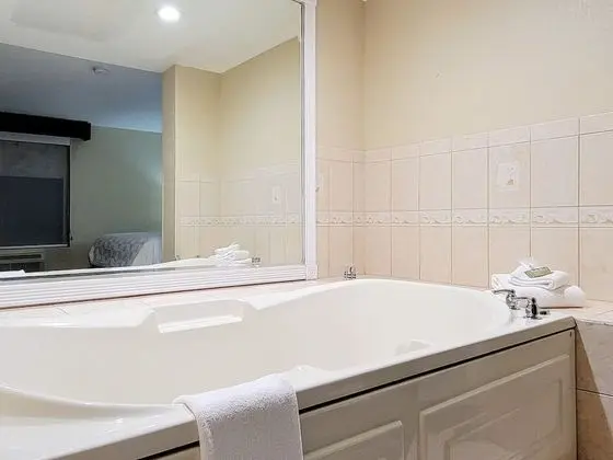 Süit, 1 En Büyük (King) Boy Yatak ve Çekyat (Additional Living Area)