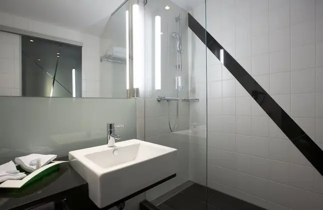 Standard Oda, 1 Büyük (Queen) Boy Yatak (High Floor)