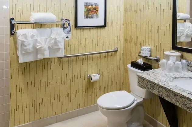 Standard Oda, 2 Büyük (Queen) Boy Yatak, Engellilere Uygun (Mobility, Access Tub)