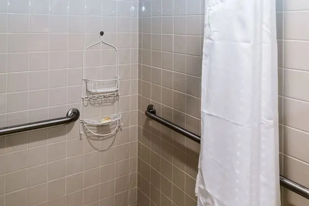 Standard Oda, 2 Büyük (Queen) Boy Yatak, Engellilere Uygun (Mobility, Access Tub)