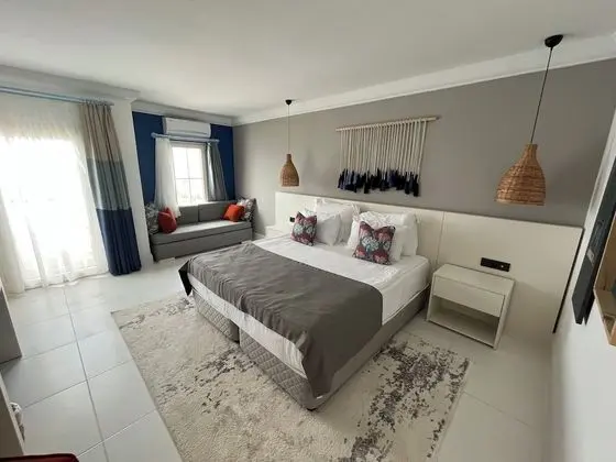 Premium Oda, 1 En Büyük (King) Boy Yatak ve Çekyat, Deniz Manzaralı