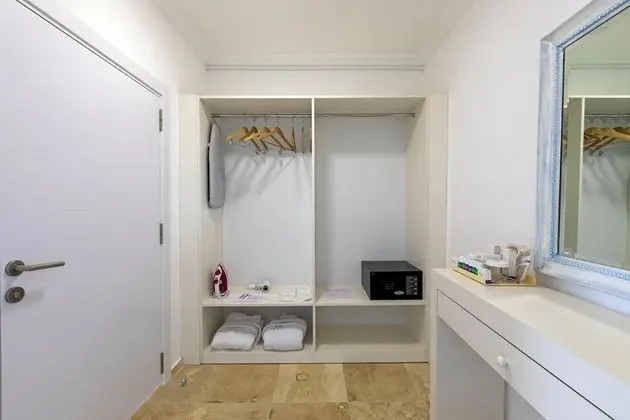 Premium Oda, 1 En Büyük (King) Boy Yatak ve Çekyat, Engellilere Uygun, Deniz Manzaralı