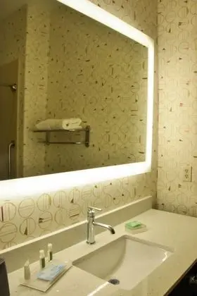 Süit, 1 En Büyük (King) Boy Yatak, Engellilere Uygun (Mobility Tub)