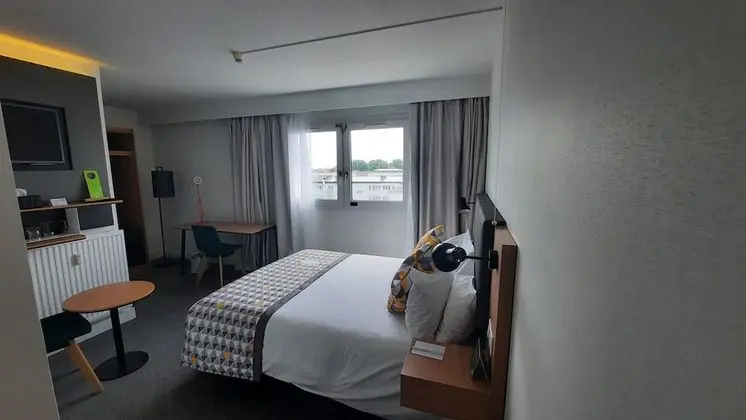 Standard Oda, 1 Büyük (Queen) Boy Yatak, Engellilere Uygun (Wheelchair)