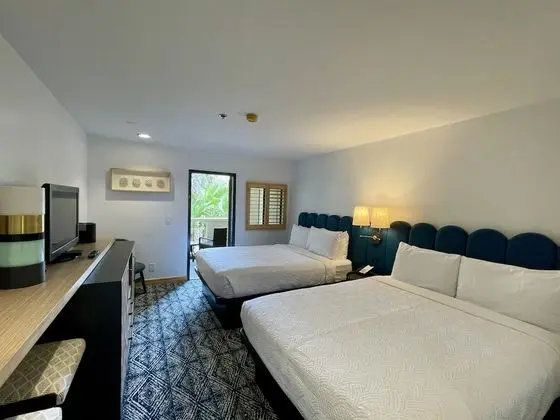 Oda, 2 Büyük (Queen) Boy Yatak