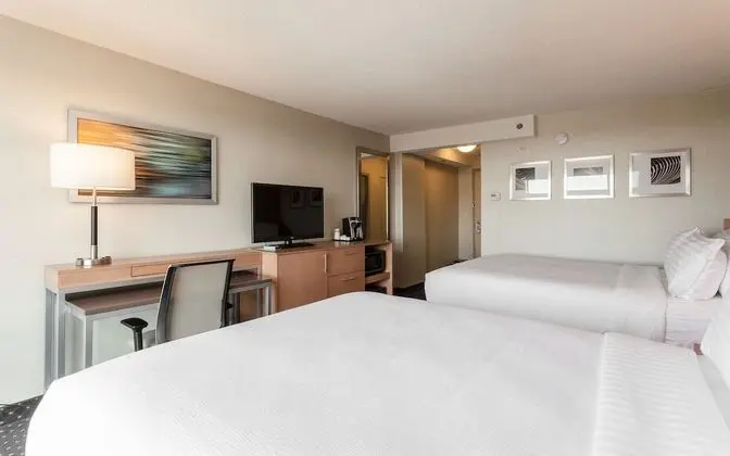 Standard Oda, 2 Büyük (Queen) Boy Yatak, Engellilere Uygun (Communications)