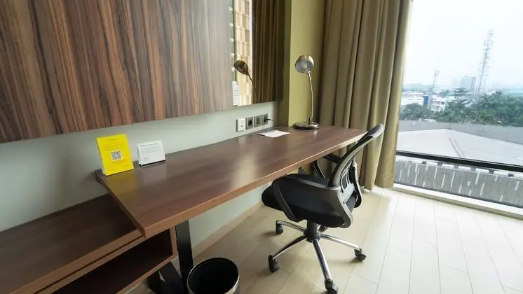 Standard Oda, 1 En Büyük (King) Boy Yatak, Sigara İçilebilir, Havuz Manzaralı (Bathtub)