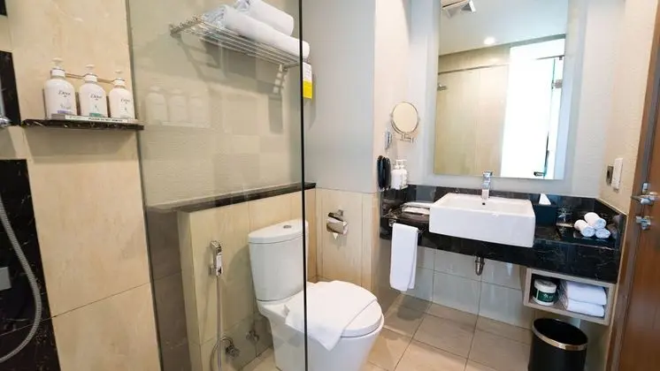 Standard Oda, 1 En Büyük (King) Boy Yatak, Sigara İçilebilir, Havuz Manzaralı (Bathtub)