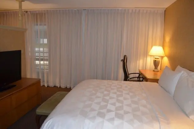 Suit King Size Bed