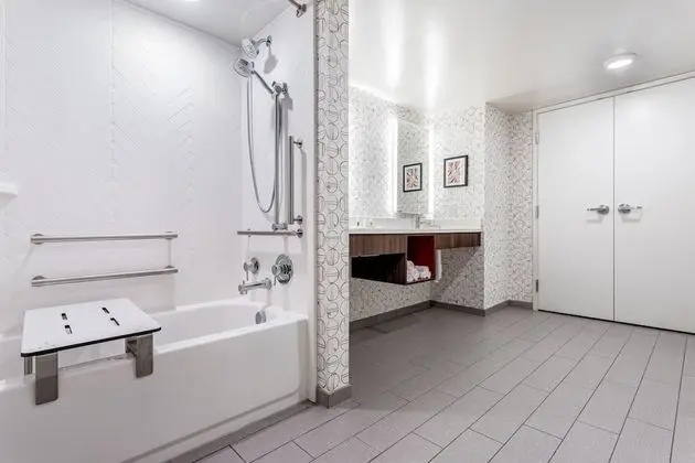Premium Oda, Birden Çok Yatak, Engellilere Uygun (Mobility, Accessible Tub)