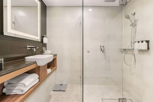 Premium Oda, 1 En Büyük (King) Boy Yatak (Walk in Shower)
