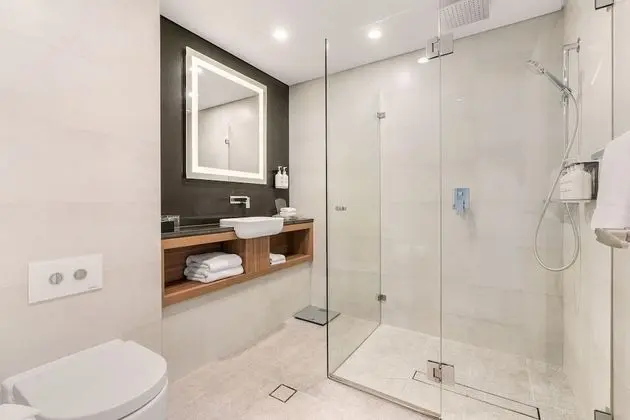 Premium Oda, 1 En Büyük (King) Boy Yatak (Walk in Shower)