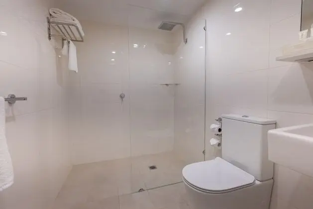 Standard Oda, 1 En Büyük (King) Boy Yatak (Lower Floor)