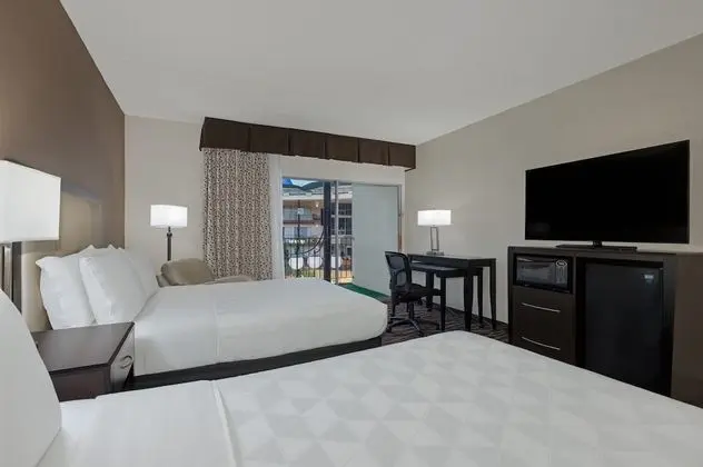 Standard Oda, 2 Büyük (Queen) Boy Yatak, Balkon, Avlu Manzaralı