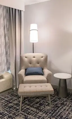 Oda, 2 Büyük (Queen) Boy Yatak, Balkon, Havuz Manzaralı