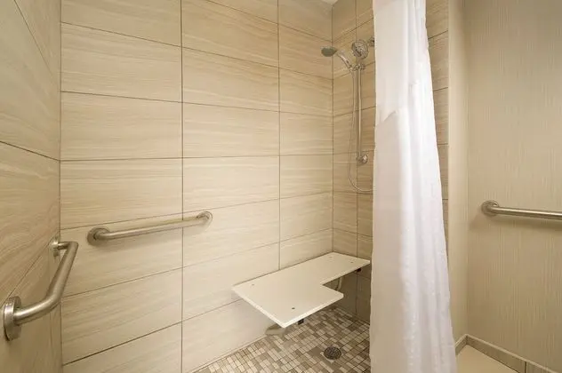 Standard Oda, 1 En Büyük (King) Boy Yatak, Engellilere Uygun (Mobility Tub)