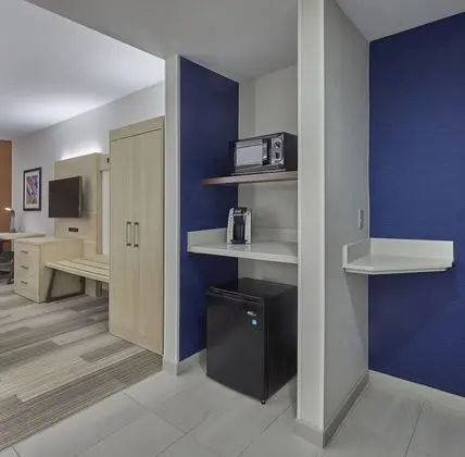 Standard Oda, 1 En Büyük (King) Boy Yatak, Engellilere Uygun (Mobility, Accessible Tub)