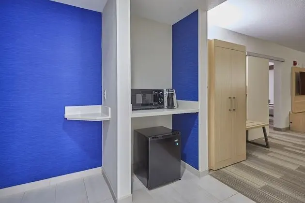 Süit, 1 En Büyük (King) Boy Yatak, Engellilere Uygun (Communications, Accessible Tub)
