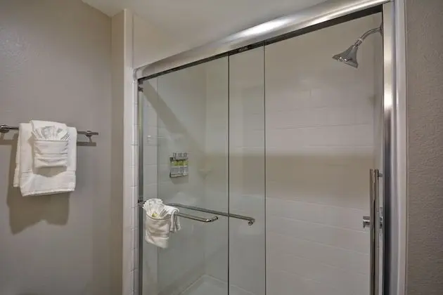 Standard Oda, 1 En Büyük (King) Boy Yatak, Engellilere Uygun (Communication, Transfer Shower)